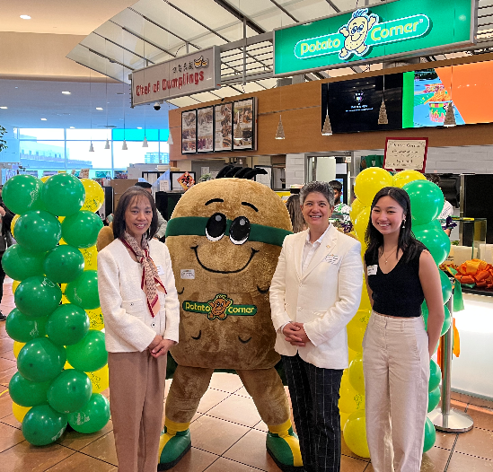 PHILIPPINE CONSULATE GENERAL IN VANCOUVER ATTENDS INAUGURATION OF THIRD POTATO CORNER STORE IN B