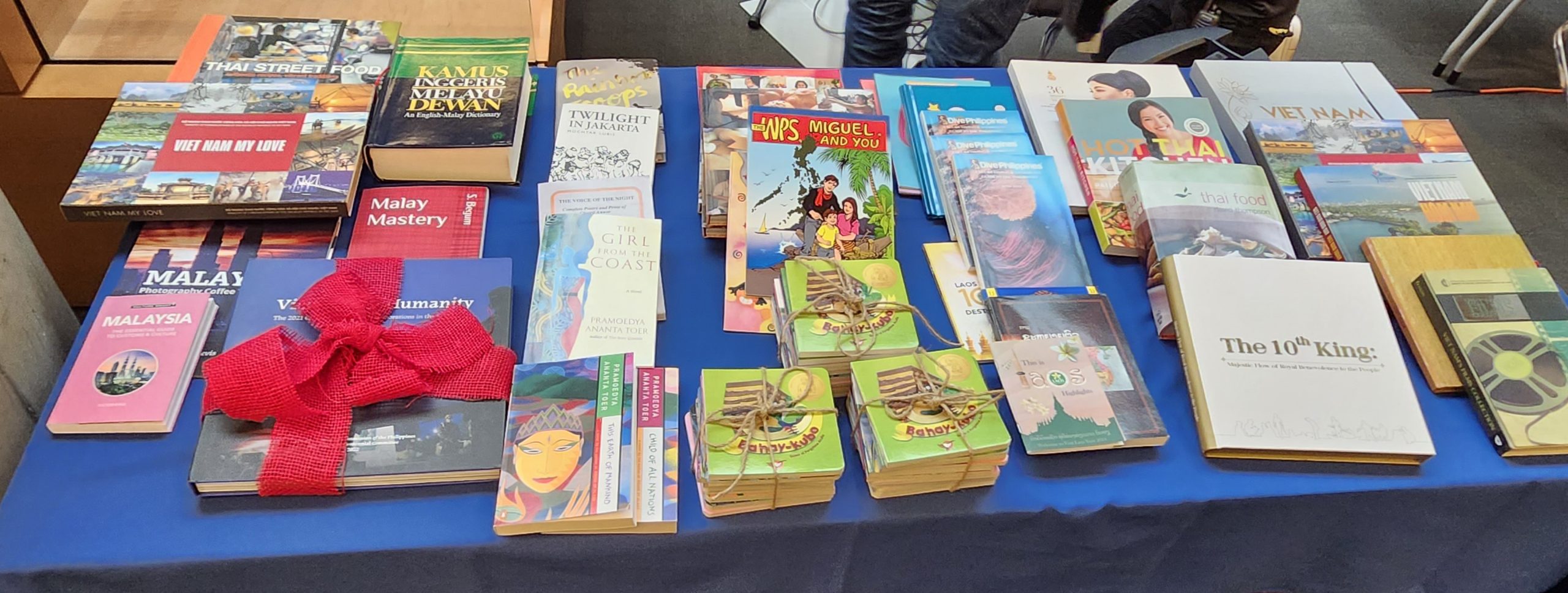 ASEAN Consuls General in Vancouver Donate Books to the  Vancouver Public Library (VPL)