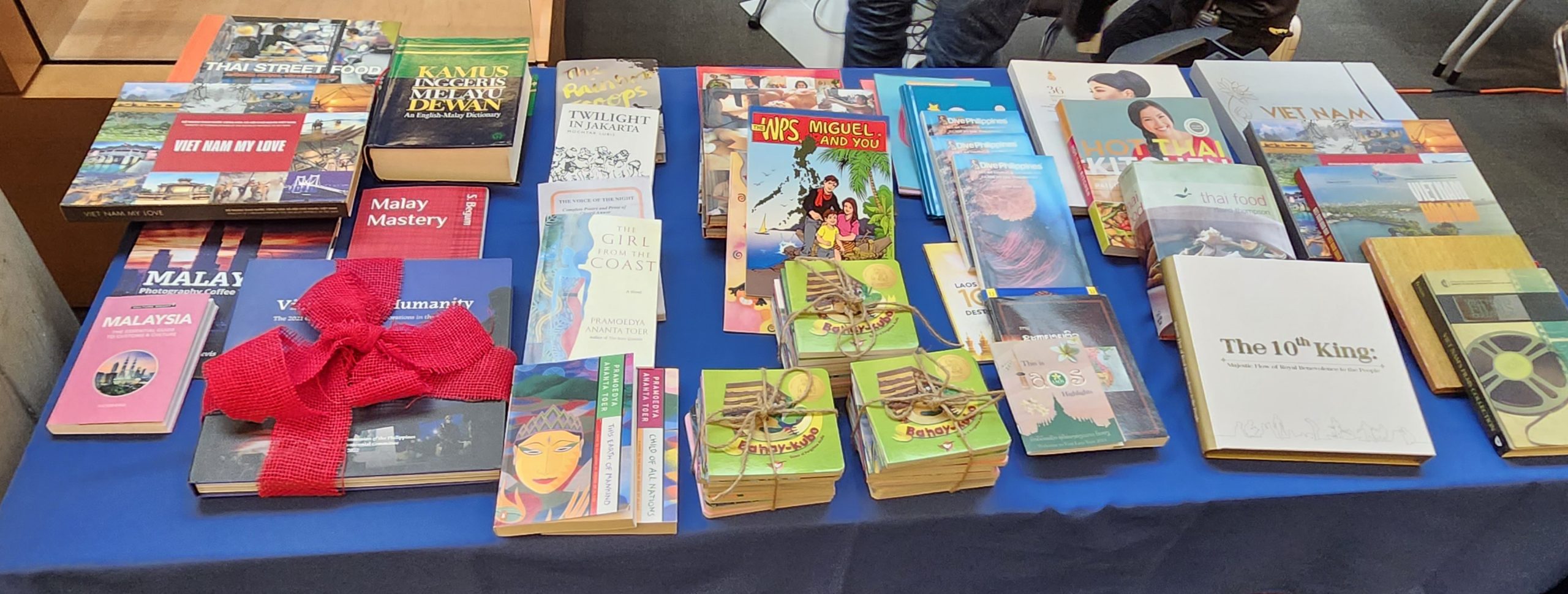 ASEAN Consuls General in Vancouver Donate Books to the Vancouver Public