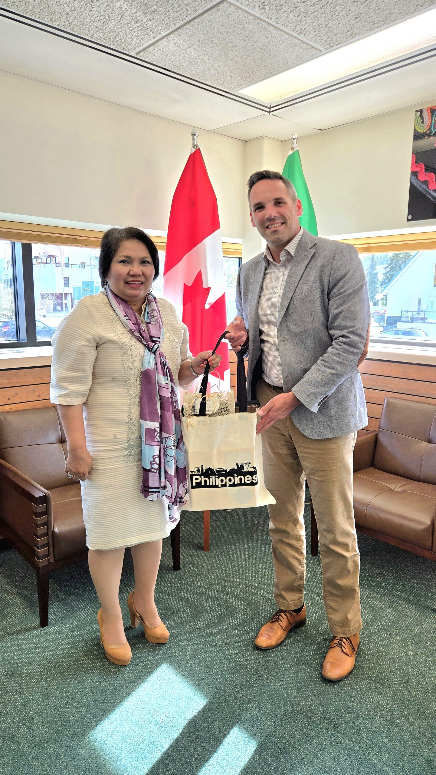 PH Consul General Calls on Yukon Premier to Strengthen Cultural and Economic Cooperation