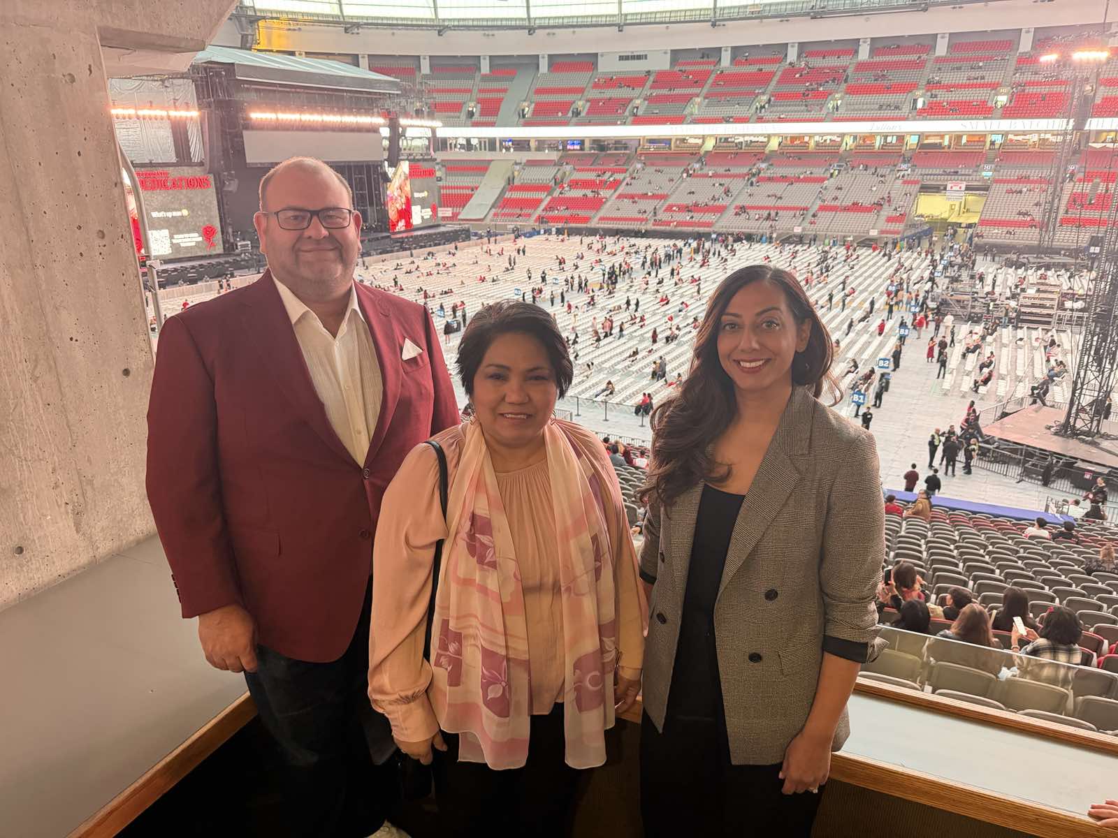 PHILIPPINE CONSUL GENERAL MEETS WITH BC PLACE GENERAL MANAGEMENT IN VANCOUVER